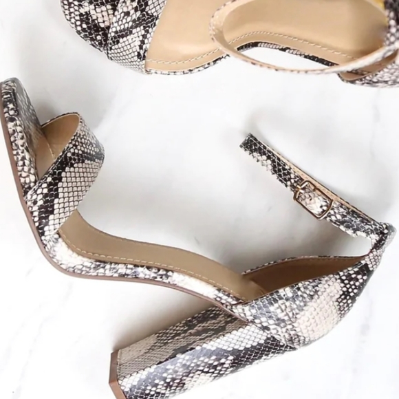 My delicious Shoes, open toe, single strap snake print sandles - Picture 3 of 4